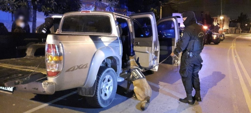 Guatemala: Localizan 20 paquetes de cocaína ocultos en un vehículo en la zona 6 capitalina Guatemala: Localizan 20 paquetes de cocaína ocultos en un vehículo en la zona 6 capitalina